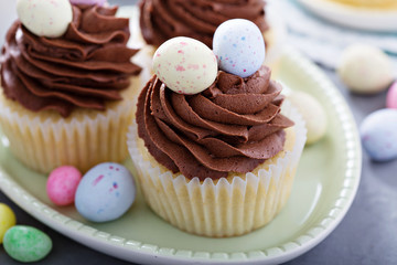 Easter vanilla cupcakes with chocolate frosting
