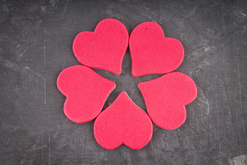 Obraz premium Pink hearts on a gray background. The symbol of the day of lovers. Valentine's Day. Concept February 14.