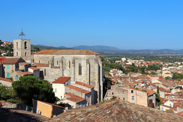 Fototapeta na wymiar Provence - Hyères - Saint Paul Church and old town