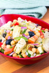 mixed Mediterranean salad bowl with artichoke and chick peas
