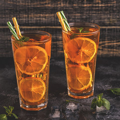 Iced tea with lemon slices and mint.