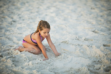 Fototapeta na wymiar Little Girl at the Beach