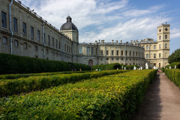 Obraz premium The Great Gatchina Palace is built in Italian style with a beautiful park for quiet walks.