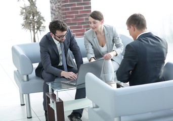 woman lawyer advises his client