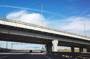 Obraz premium Modern speedway with overpass bridge