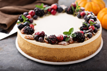 Pumpkin cheesecake with sour cream topping