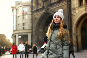 Obraz premium girl in old city 