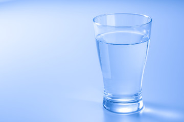 水の入ったコップ