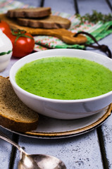 Green cream soup