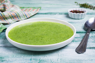 Green cream soup