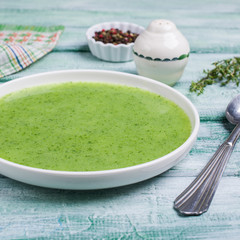 Green cream soup