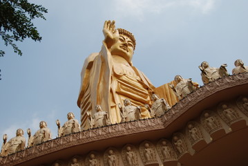 Obraz premium Detail of golden statues in Great Buddha Land of Fo Guang Shan temple, Kaohsiung, Taiwan