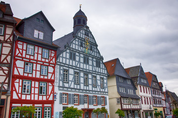 Fototapeta na wymiar Fachwerkgebäude-Gruppe am Marktplatz in Butzbach, Hessen