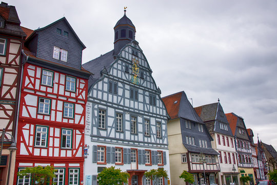 Fachwerkgeb&auml;ude-Gruppe am Marktplatz in Butzbach, Hessen