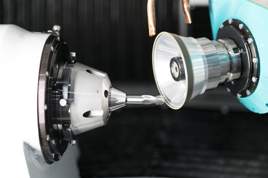 High precision carbide cutting tool grinding by CNC automatic grinding machine