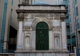 Obraz premium The Masjid Jamek and the Sultan Abdul Samad building in the heart Istanbul, Turkey