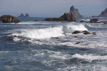 Surf and large waves. Spray. Stones