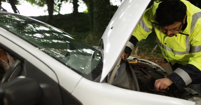 4K Couple stranded in broken down car. Henpecked man gets nagged by his wife while mechanic fixes their engine