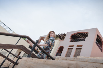 Naklejka premium Girl in grey dress on stairs