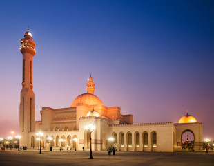 Exterior of Al Fateh grand mosque in evening.  Manama, Bahrain - 190350644