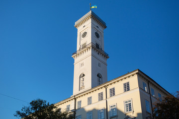Obraz premium Closeup of the town hall of Lviv over the blue sky. Central tower with clock in Lviv, Ukraine