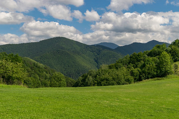 Fototapeta na wymiar Mountains around Vlkolinec