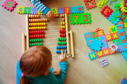 kids learning numbers, abacus calculation