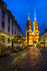 Fototapeta na wymiar Cathedral of St. John the Baptist in Tumski island at night in Wroclaw, Silesia, Poland