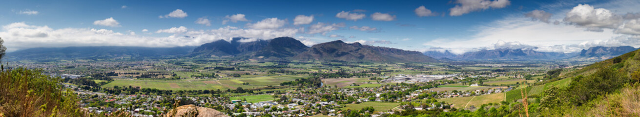 Fototapeta na wymiar Panoramic view over the town of Paarl in the Western Cape of south africa