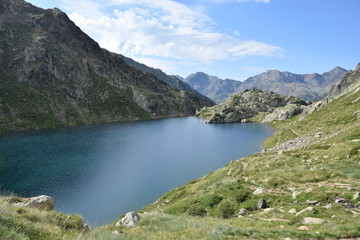 Naklejka na ściany i meble Lago en el Pirineo
