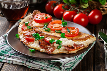 Omelette with bacon and tomatoes