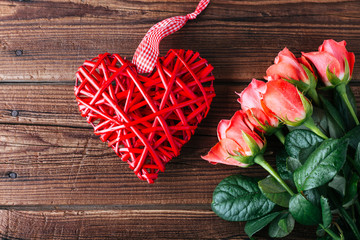 bouquet of roses, heart, wooden background