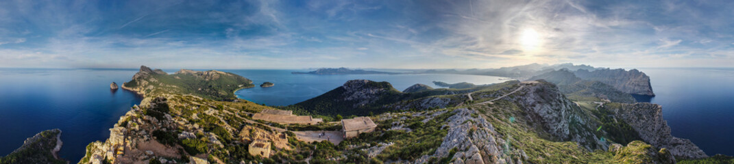 360° Rundsicht vom Wachturm Talaia d'Albercutx auf der Halbinsel Formentor auf Mallorca
