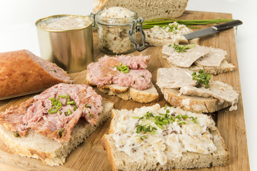 Brotaufstrich, Griebenschmalz, Bratwurst, grobe Mettwurst