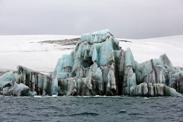 Fototapeten Arctica Schmelzender Eisberg im Arktischen Ozean  © Vladimir Melnik