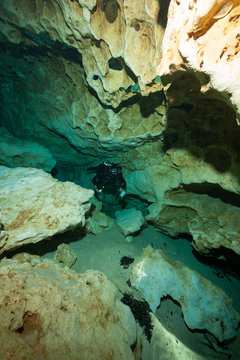 divers underwater caves diving Ginnie Springs Florida USA