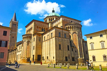 Fototapeta premium PARMA - Italian street with colorful cathedral building