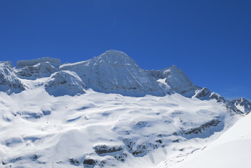 Gavarnie, brèche de Roalnd et Taillon et Randonnée dans les Pyrénées en hiver