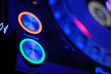 Dj mixes the track