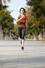 Obraz premium Full body healthy young sports woman jogging outdoors