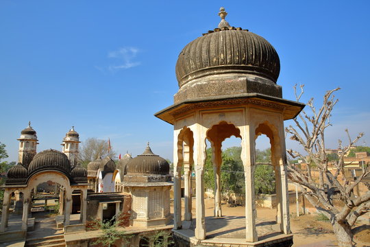 General view of a well with turrets and cenotaphs in Dundlod, Shekhawati, Rajasthan, India