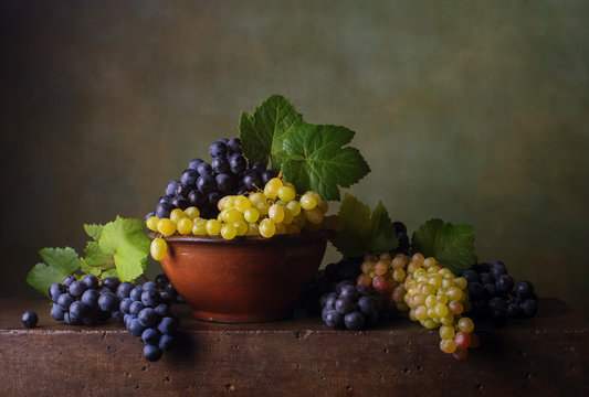 Still life with grapes in the bowl