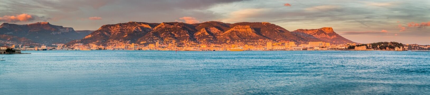 Panorama de la rade de Toulon depuis le Fort Balaguier &agrave; La Seyne-sur-Mer