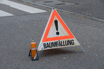 Warnschild Baumfällung
