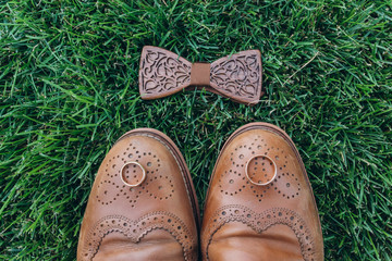 The groom's accessories. Shoes, butterfly and rings.