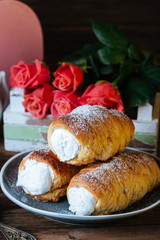 cake, roll, tube, protein, cream