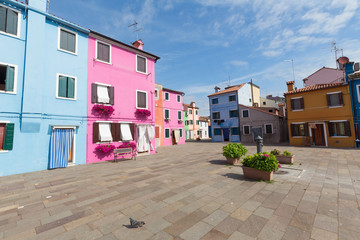 Fototapeta na wymiar Colorful houses of Burano island / small village near the Venice.