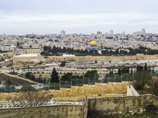 Obraz premium Jerusalem, Israel - view of The Old City of Jerusalem from the Mount of Olives