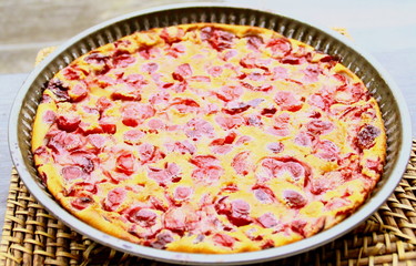 clafoutis aux cerises, dans son moule 
