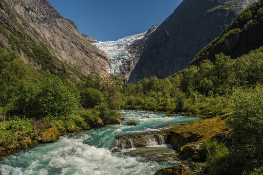 Briksdalsbre